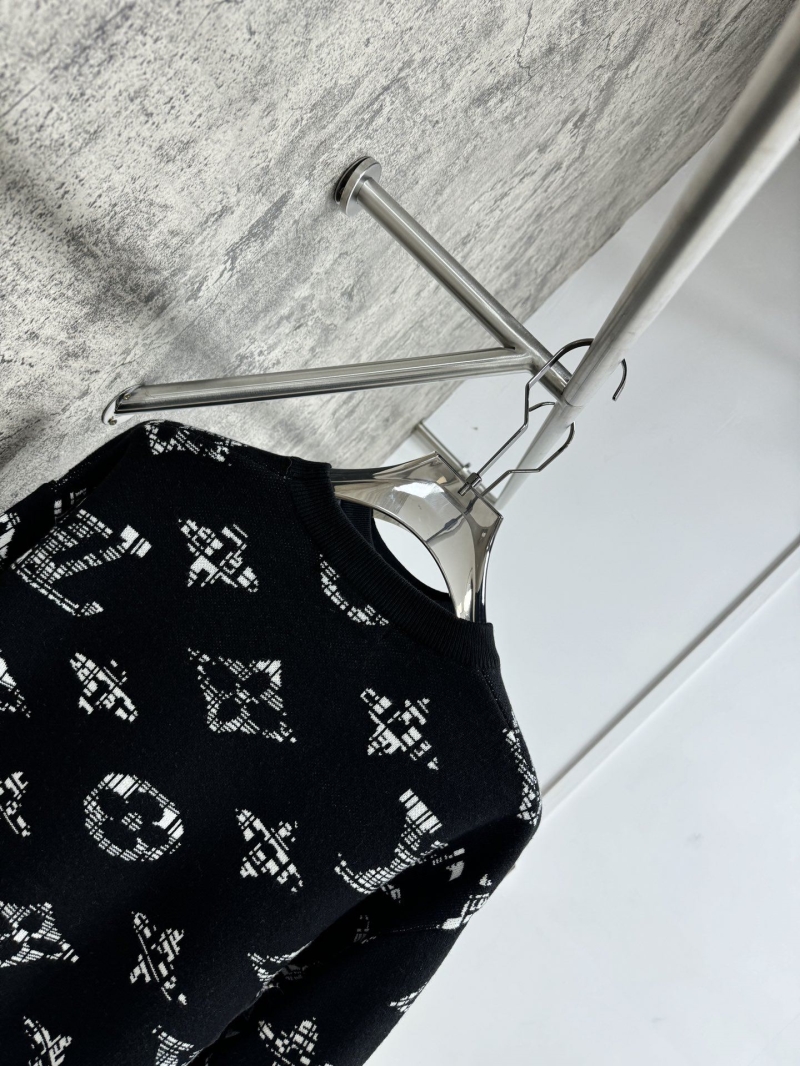 l0vis Vvtt0n sweater